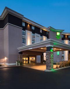 Holiday Inn Milwaukee Riverfront