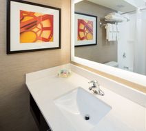 Holiday Inn Milwaukee Riverfront Room