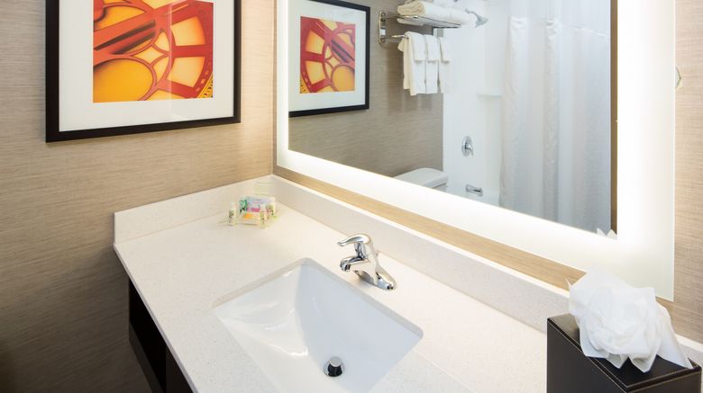 <b>Holiday Inn Milwaukee Riverfront Room</b>. Images powered by <a href="https://www.leonardoworldwide.com/" title="Leonardo Worldwide" target="_blank">Leonardo</a>.