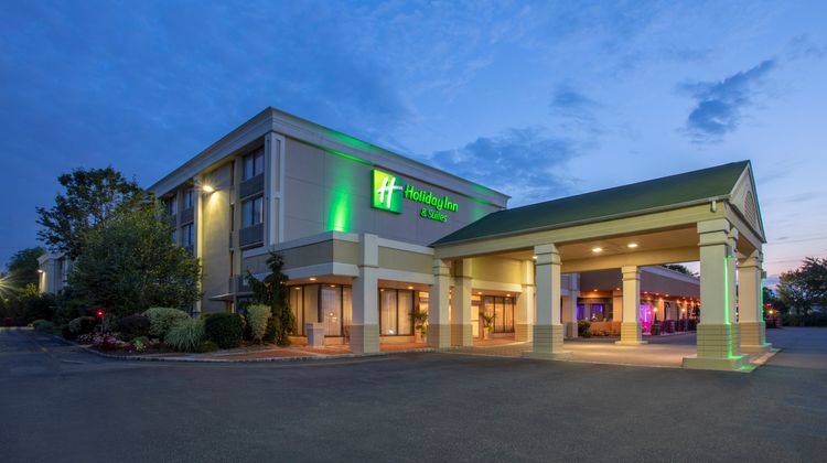 Holiday Inn-Suites Parsippany Fairfield Exterior