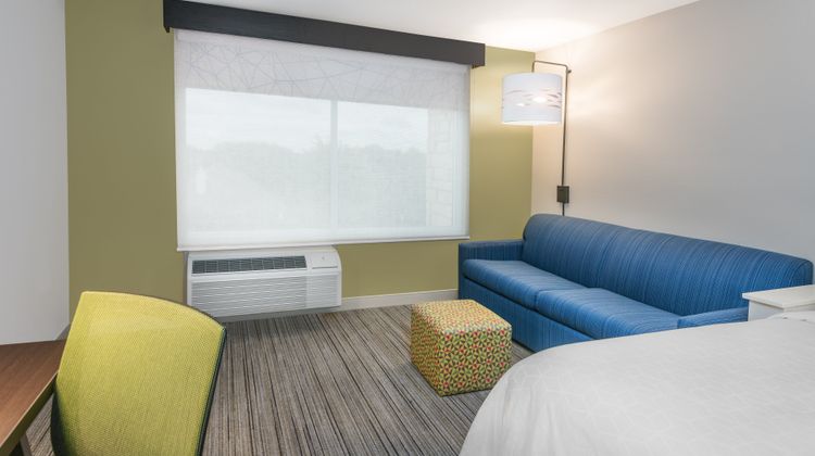 Holiday Inn Express & Stes Missouri City Suite