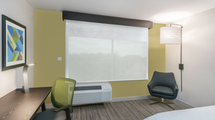 Holiday Inn Express & Stes Missouri City Room
