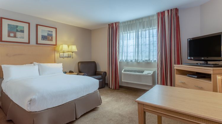 Candlewood Suites Minot Suite