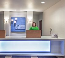 Holiday Inn Express & Suites Shreveport Lobby