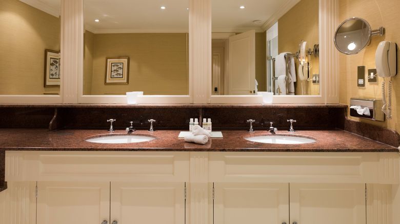<b>Chewton Glen Hotel Room</b>. Images powered by <a href="https://www.leonardoworldwide.com/" title="Leonardo Worldwide" target="_blank">Leonardo</a>.