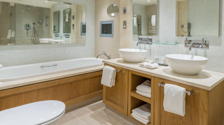 <b>Chewton Glen Hotel Room</b>. Images powered by <a href="https://www.leonardoworldwide.com/" title="Leonardo Worldwide" target="_blank">Leonardo</a>.