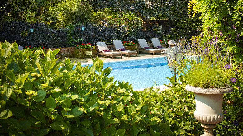 <b>Chewton Glen Hotel Pool</b>. Images powered by <a href="https://www.leonardoworldwide.com/" title="Leonardo Worldwide" target="_blank">Leonardo</a>.