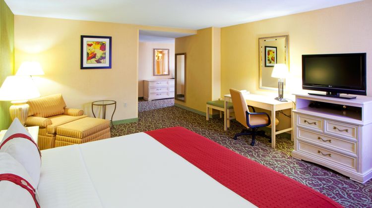 Holiday Inn Chantilly-Dulles Expo Suite