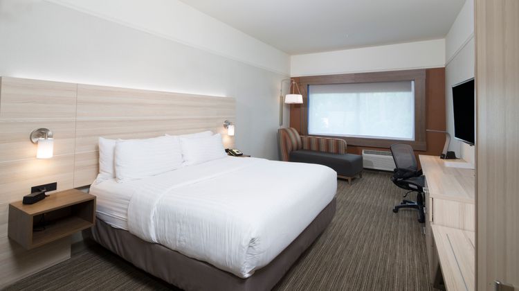 Holiday Inn Express & Suites La Porte Room