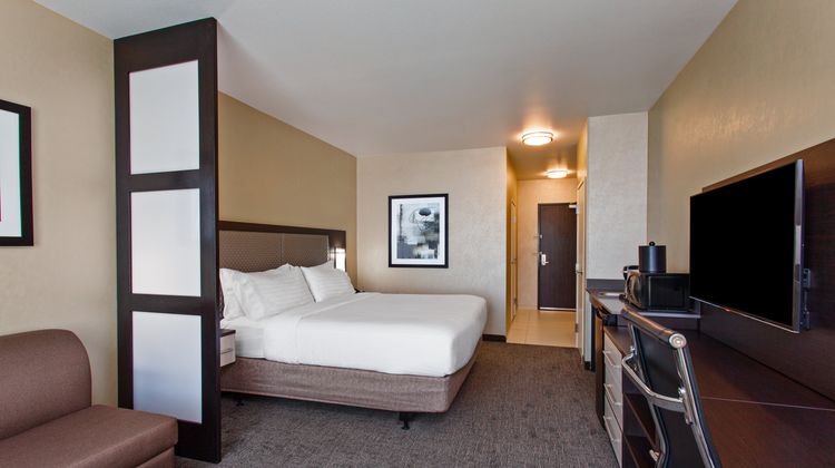 Holiday Inn Express & Suites, Anaheim Room