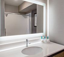 Holiday Inn Express & Suites, Anaheim Room