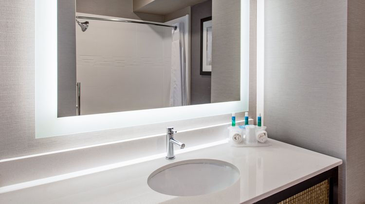 Holiday Inn Express & Suites, Anaheim Room