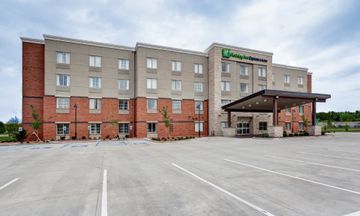 Holiday Inn Express & Suites Manhattan