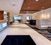 Holiday Inn Express & Suites Manhattan Lobby