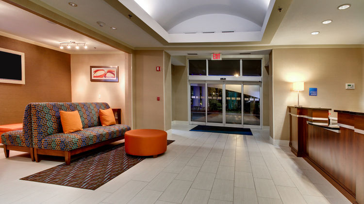 Holiday Inn Express Inn & Suites South Lobby