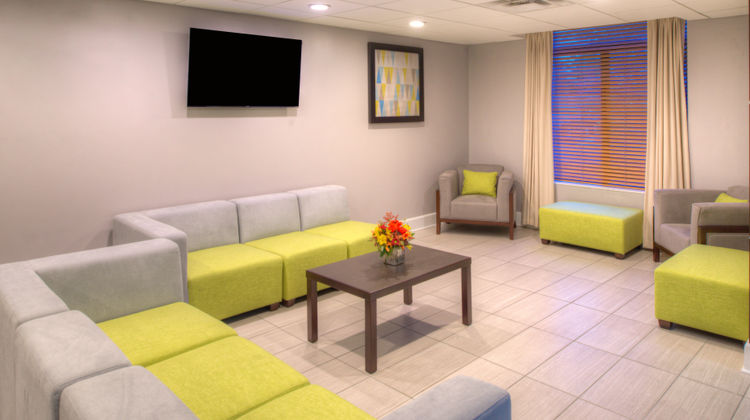 Holiday Inn Belcamp Aberdeen Lobby