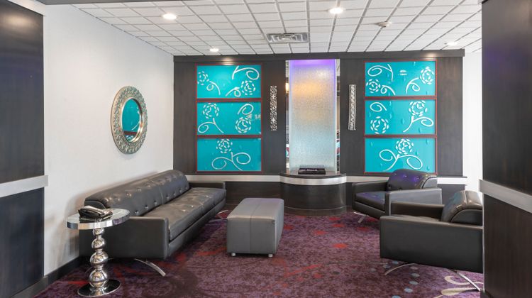 Holiday Inn Express & Suites Columbus Lobby