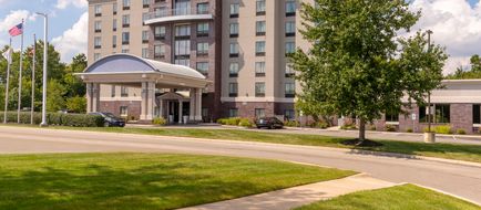 Holiday Inn Express & Suites Columbus Exterior