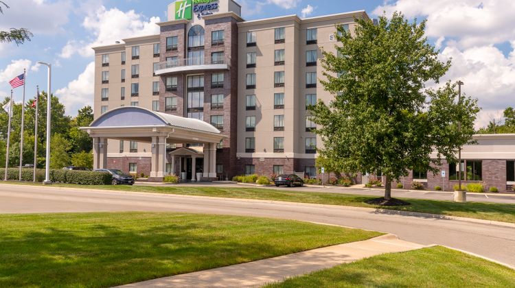 Holiday Inn Express & Suites Columbus Exterior
