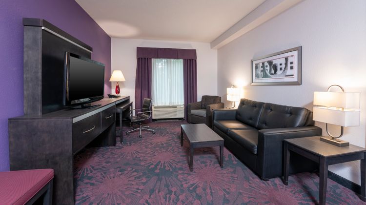 Holiday Inn Express & Suites Columbus Suite