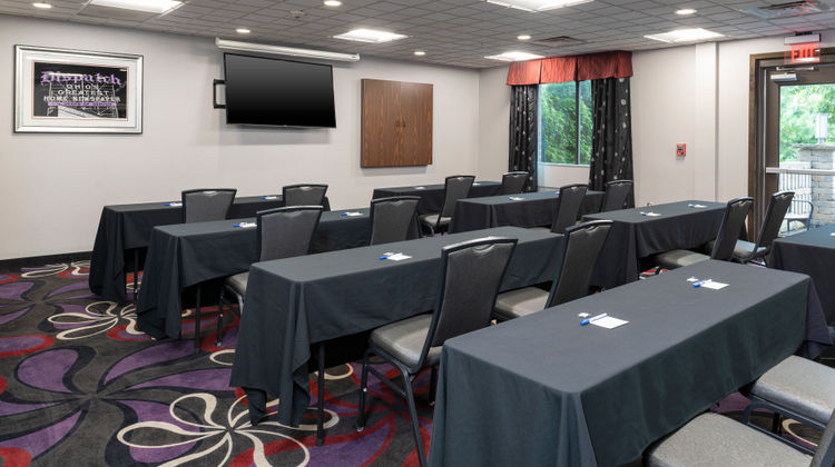 Holiday Inn Express & Suites Columbus Meeting