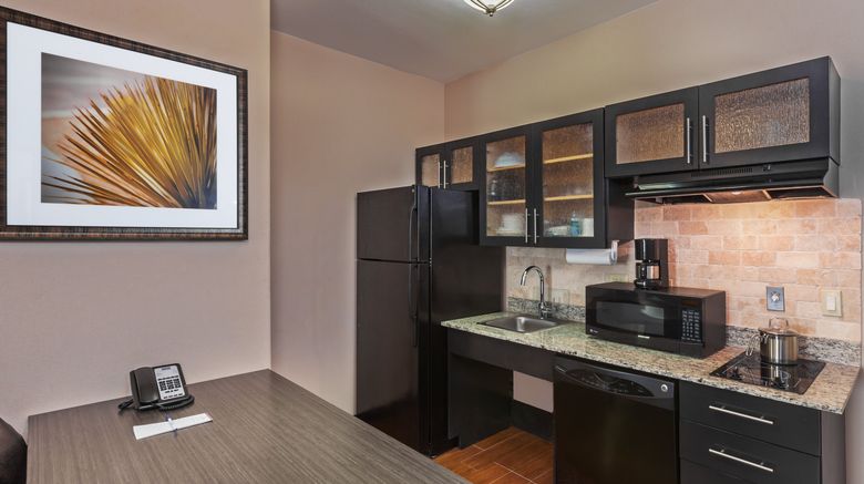 <b>Candlewood Suites Western Crossing Room</b>. Images powered by <a href="https://www.leonardoworldwide.com/" title="Leonardo Worldwide" target="_blank">Leonardo</a>.