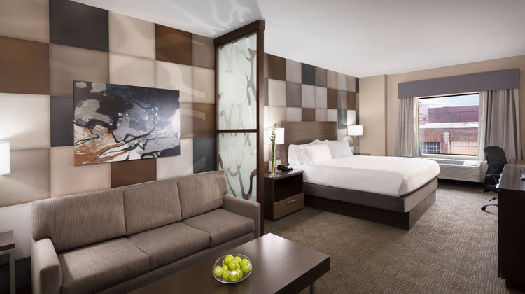 Holiday Inn Express Downtown Bricktown Suite