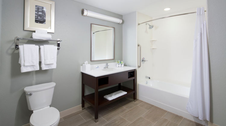 Holiday Inn Express Downtown Bricktown Room