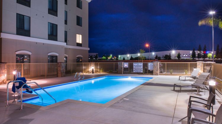 Holiday Inn Express/Stes Bakersfield Arp Pool