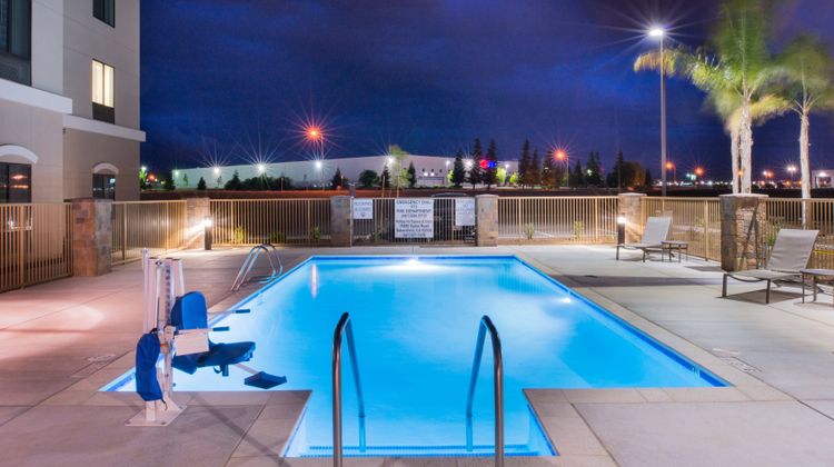 Holiday Inn Express/Stes Bakersfield Arp Pool