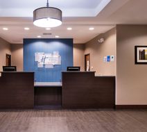 Holiday Inn Express/Stes Bakersfield Arp Lobby