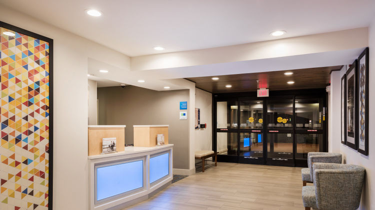 Holiday Inn Express Lobby
