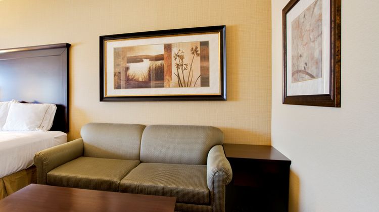 Holiday Inn Express Hotel & Suites Suite