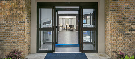 Holiday Inn Express/Suites Houston Intl Exterior