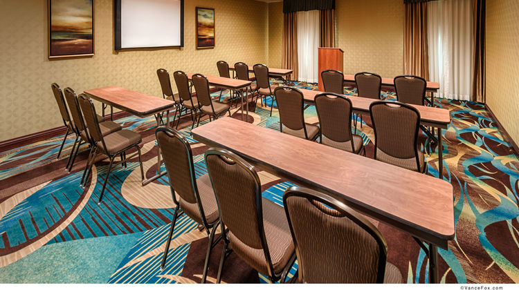 Holiday Inn Express & Suites Red Bluff Meeting