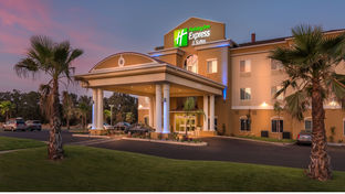 Holiday Inn Express & Suites Red Bluff