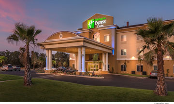 Holiday Inn Express & Suites Red Bluff