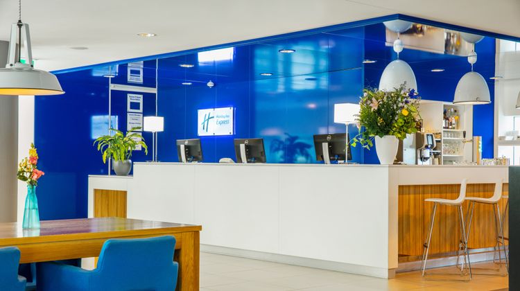 Holiday Inn Express - Central Station Lobby
