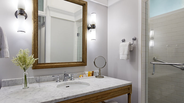 <b>Glorietta Bay Inn Room</b>. Images powered by <a href="https://www.leonardoworldwide.com/" title="Leonardo Worldwide" target="_blank">Leonardo</a>.