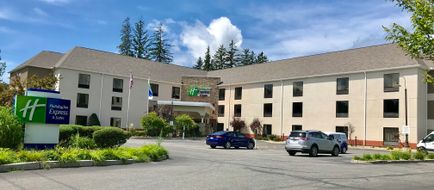 Holiday Inn Express Great Barring Exterior