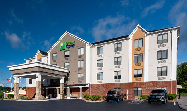 Holiday Inn Express Exterior