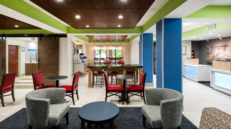 Holiday Inn Express Lobby