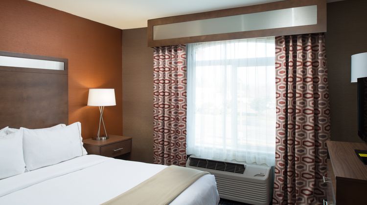 Holiday Inn Express Rocklin Suite