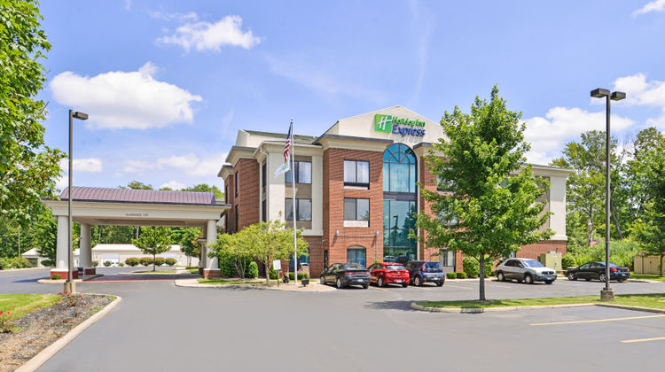 Holiday Inn Express & Suites Exterior