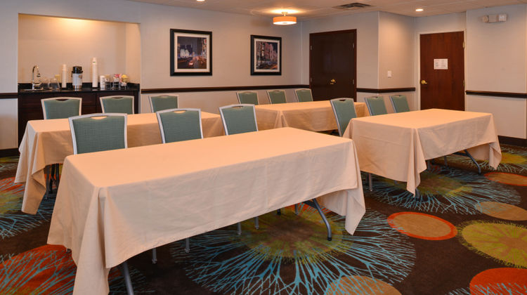 Holiday Inn Express & Suites Meeting