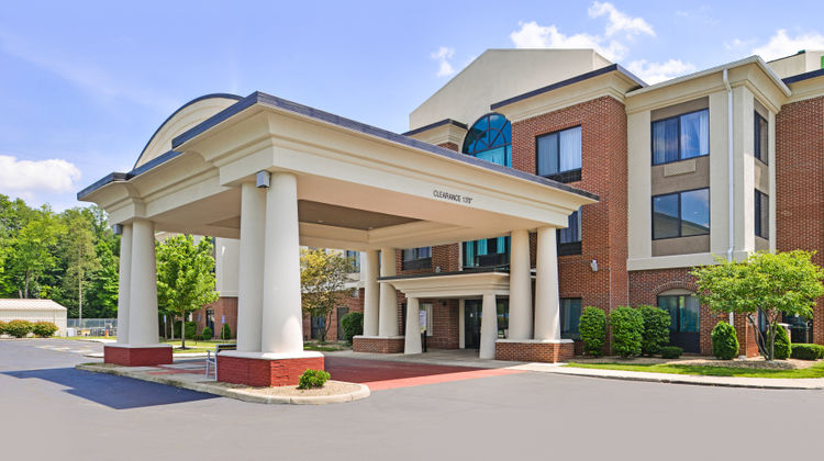 Holiday Inn Express & Suites Exterior