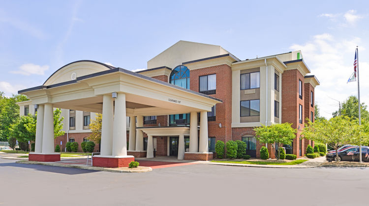 Holiday Inn Express & Suites Exterior