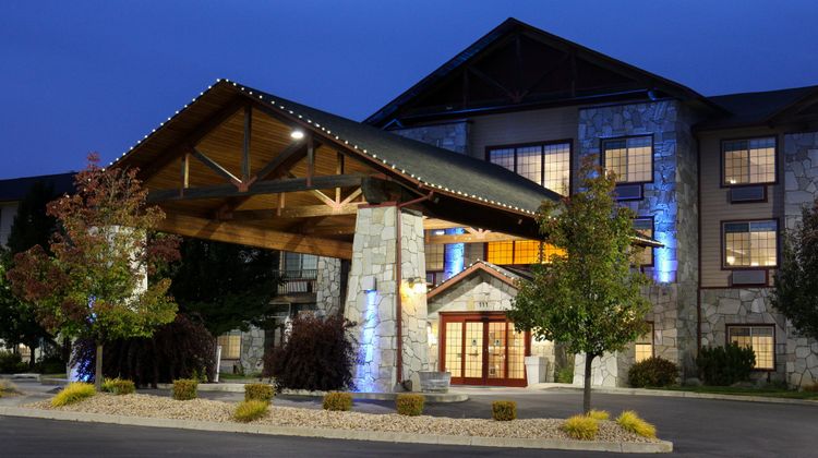 Holiday Inn Express Hotel & Suites Exterior