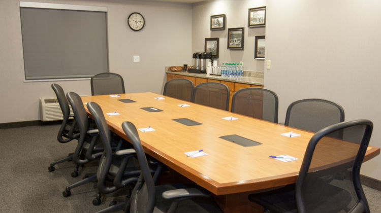 Holiday Inn Express Hotel & Suites Meeting
