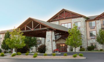 Holiday Inn Express Hotel & Suites